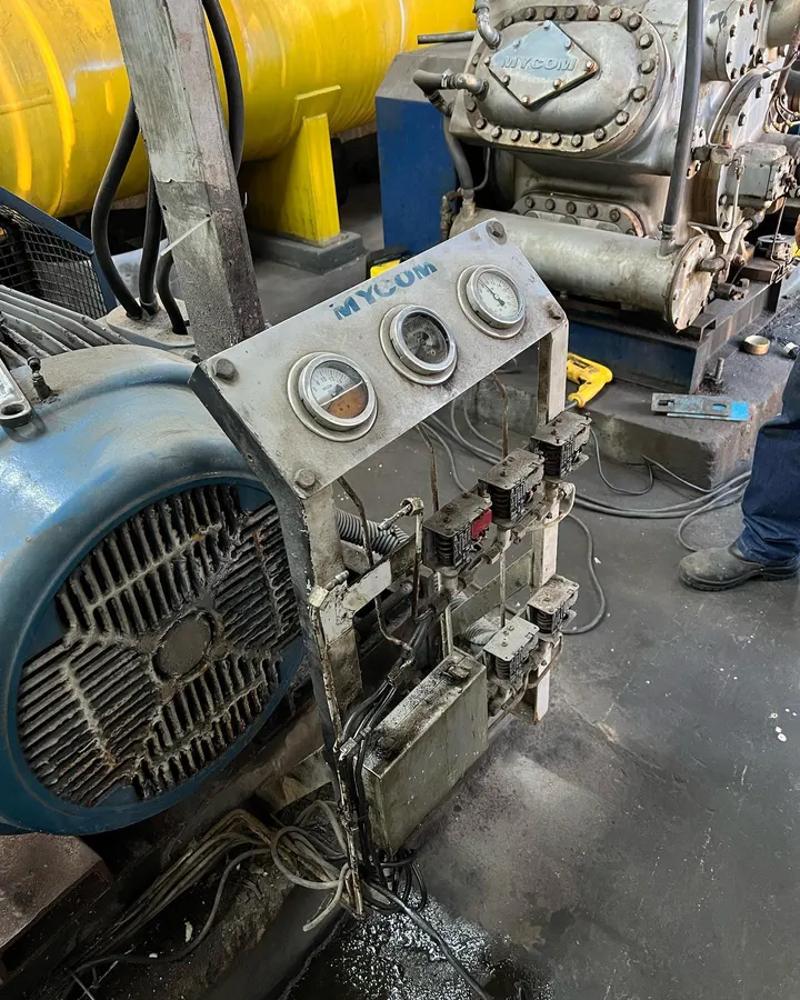 Compressor Mycom em reforma na oficina da JR