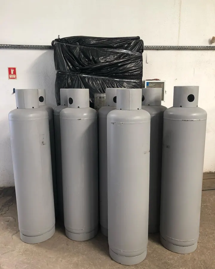 Cilindros de amônia para refrigeração no estoque da JR