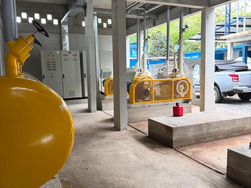 Sala de máquinas da fábrica de gelo da Gelo Cristal, em São José dos Campos (SP), montada pela JR