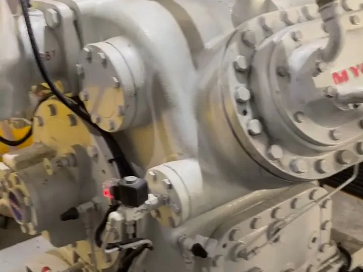 Compressor Mycom instalado pela JR na Gelo do Porto, em Ubatuba (SP)