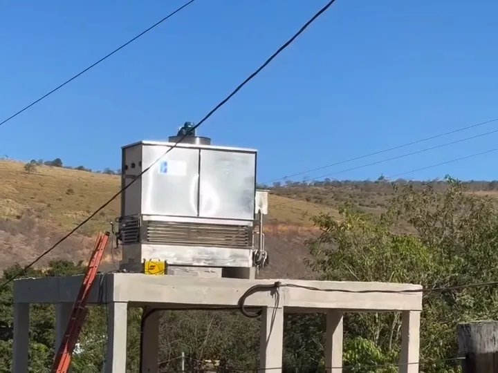 Condensador CE-200-CF instalado pela JR na fábrica de gelo da Gelo Gordo, em Aimorés (MG)