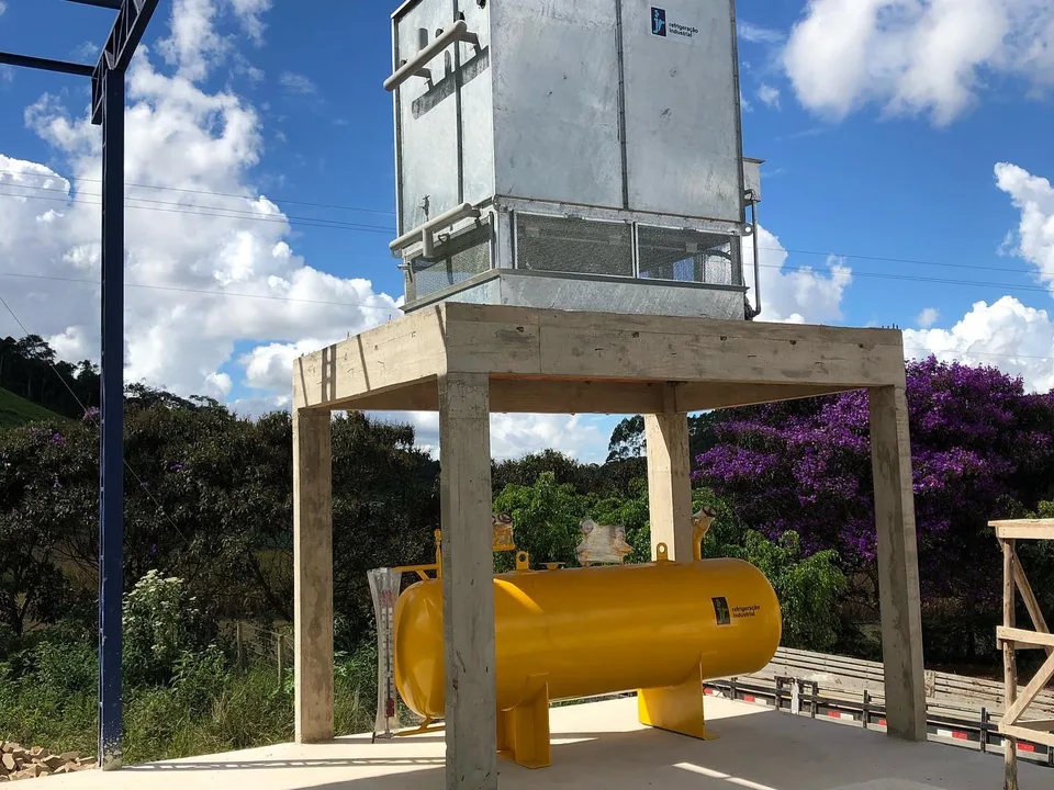 Condensador evaporativo instalado pela JR na Kerovos Alimentos